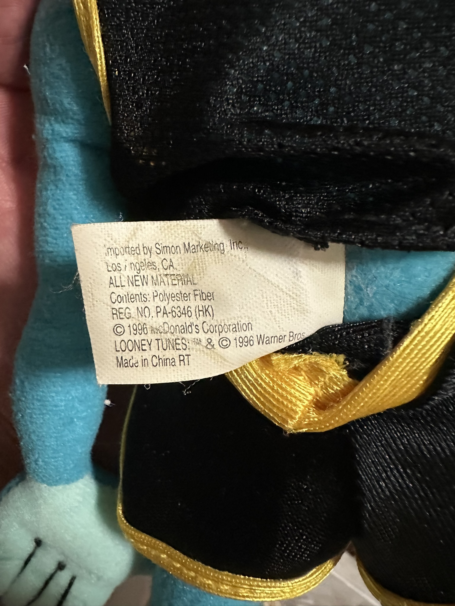 Etiqueta cosida del peluche con © 1996 McDonald's Corporation, Looney Tunes y Warner Bros.